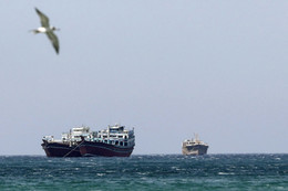 Mỹ khuyến cáo các tàu tránh vùng biển Iran 'càng xa càng tốt'