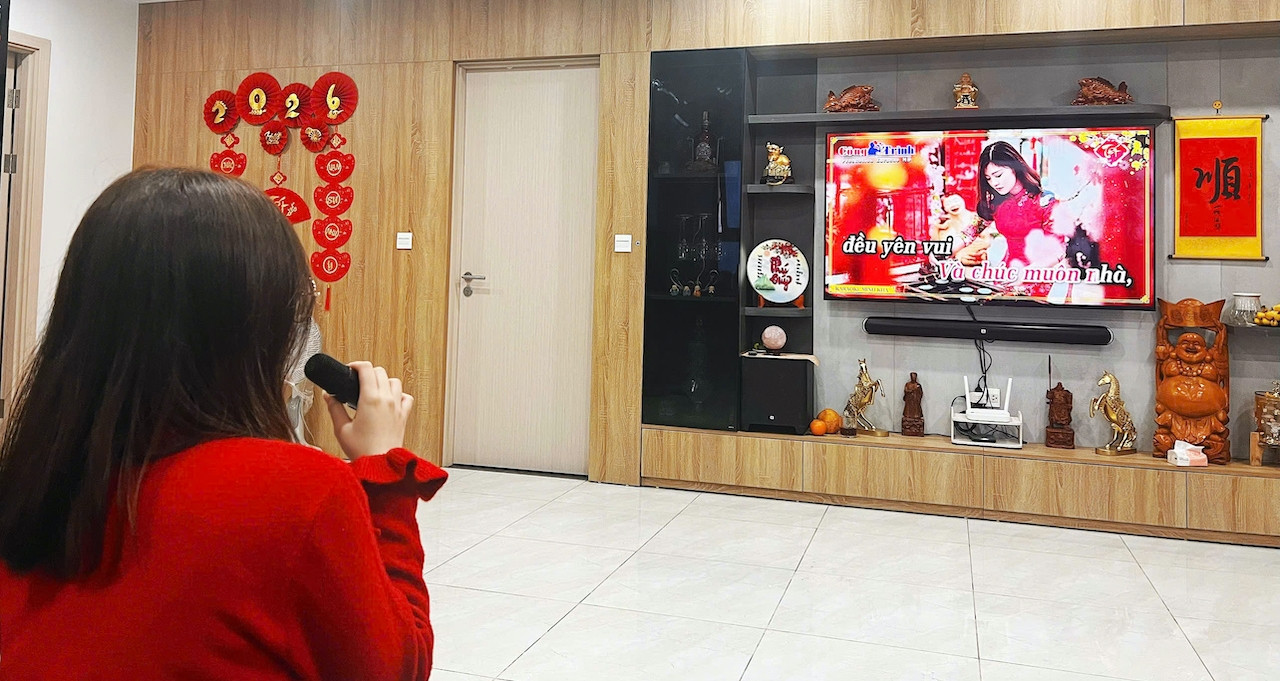 Tết mà, hát cho vui... đến mức đột quỵ thanh quản vì 'Gánh mẹ' xuyên trưa