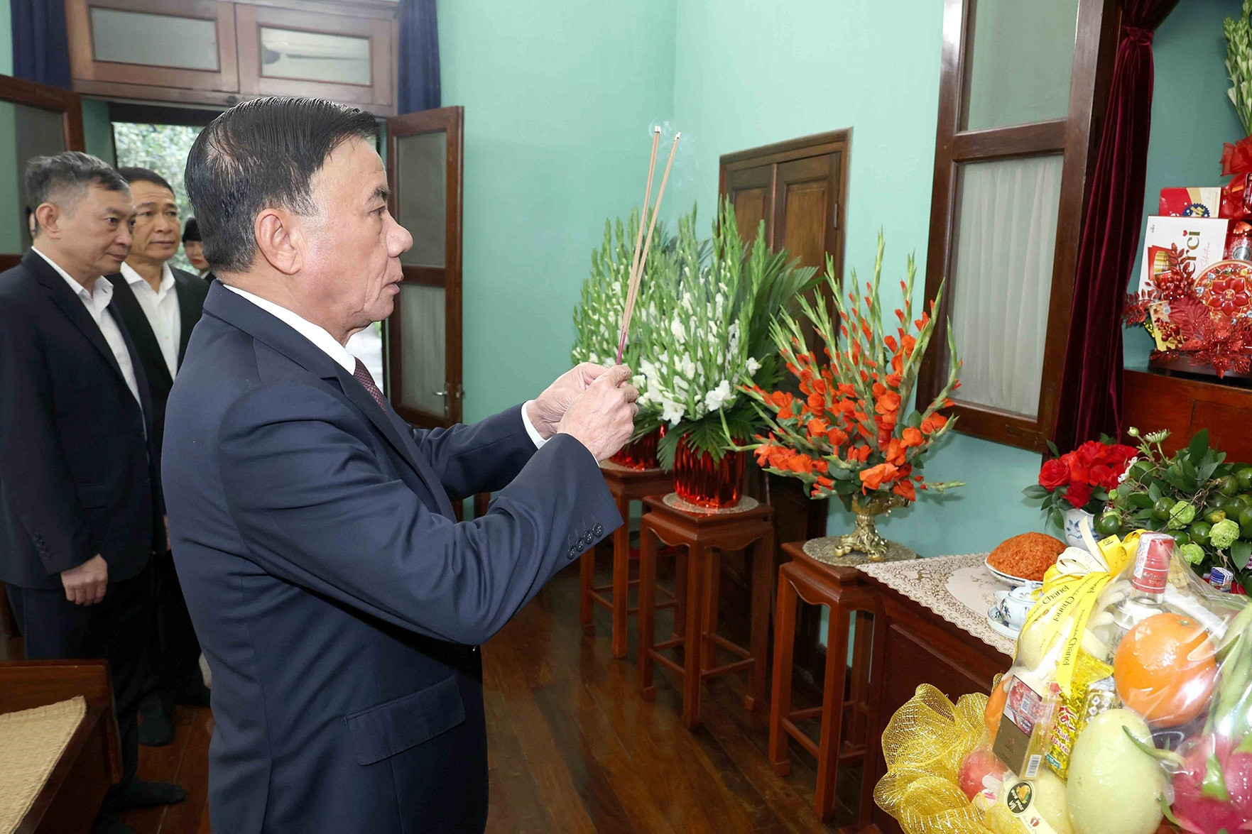 Thường trực Ban Bí thư dâng hương tưởng nhớ Bác Hồ, cố Tổng Bí thư Nguyễn Phú Trọng