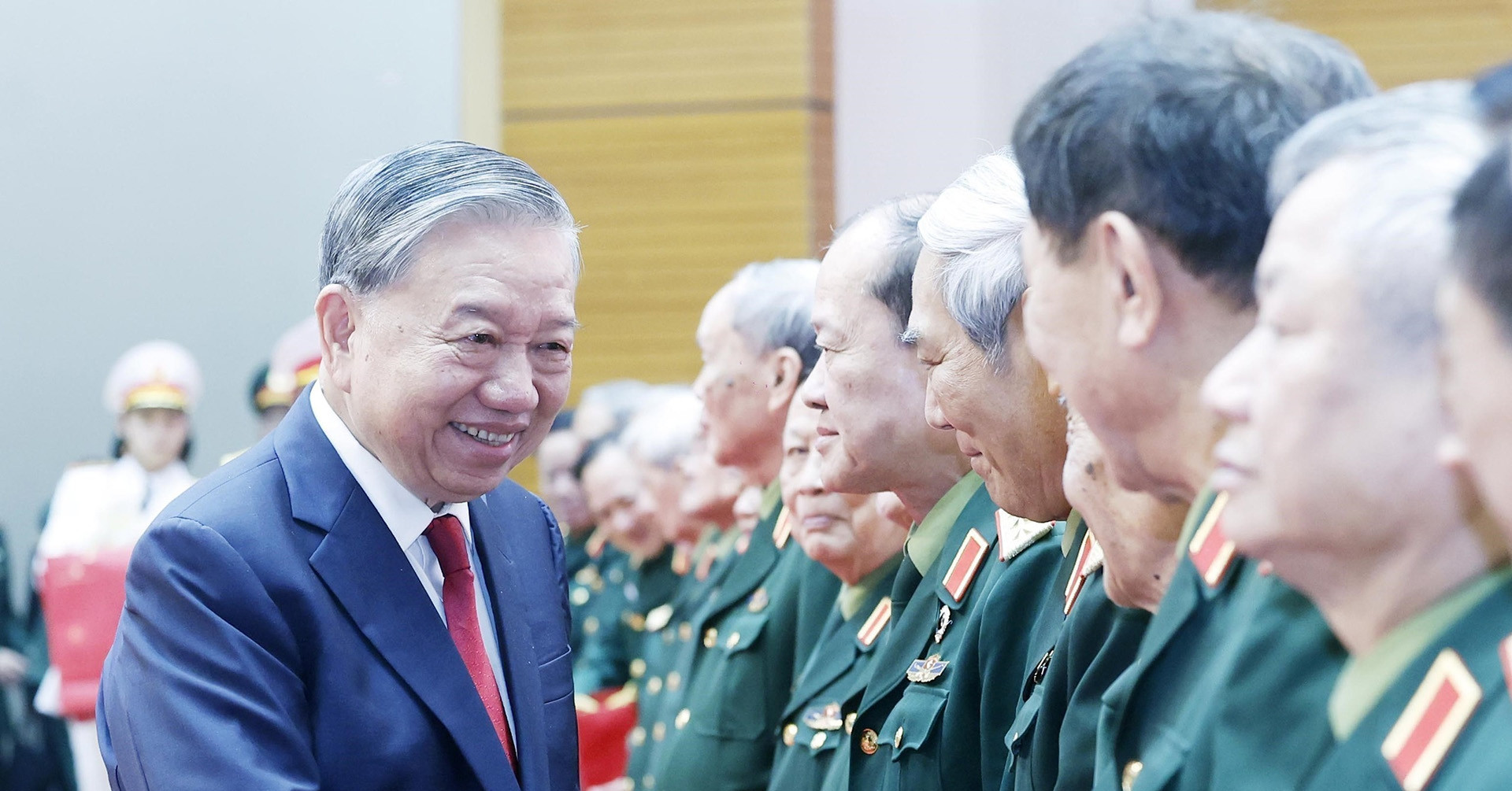 Tổng Bí thư gặp mặt đại biểu tướng lĩnh quân đội nghỉ hưu, nghỉ công tác