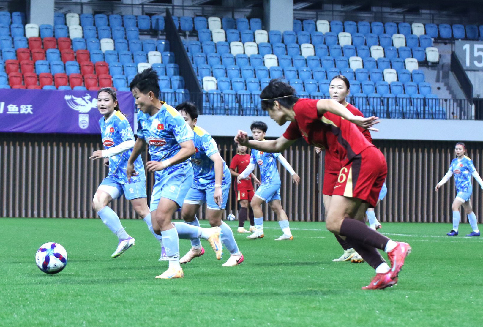 tuyen nu viet nam.jpg