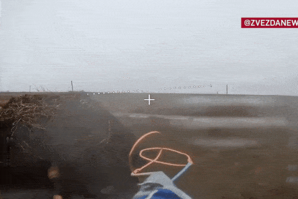 Video UAV Nga bắn cháy xe tăng Abrams bọc lồng thép của Ukraine