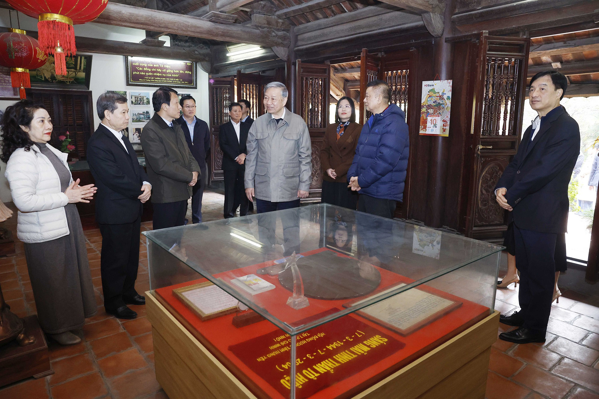 vnapotaltongbithutolamdanghuongtuongniemcaclanhdaotienboicuadang8584410 17707047211661272381783.jpg