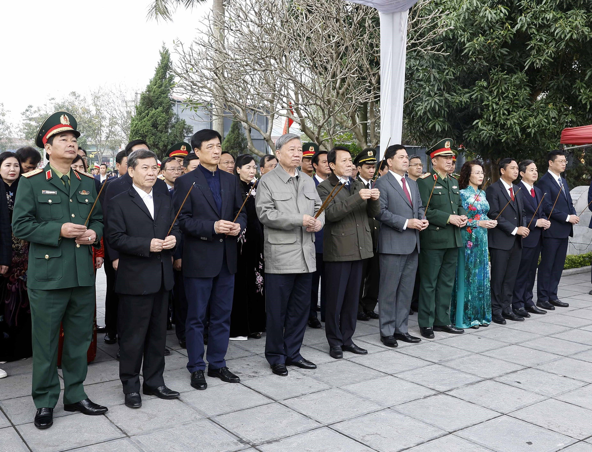 vnapotaltongbithutolamdanghuongtuongniemcaclanhdaotienboicuadang8584420 17707046642901821214044.jpg