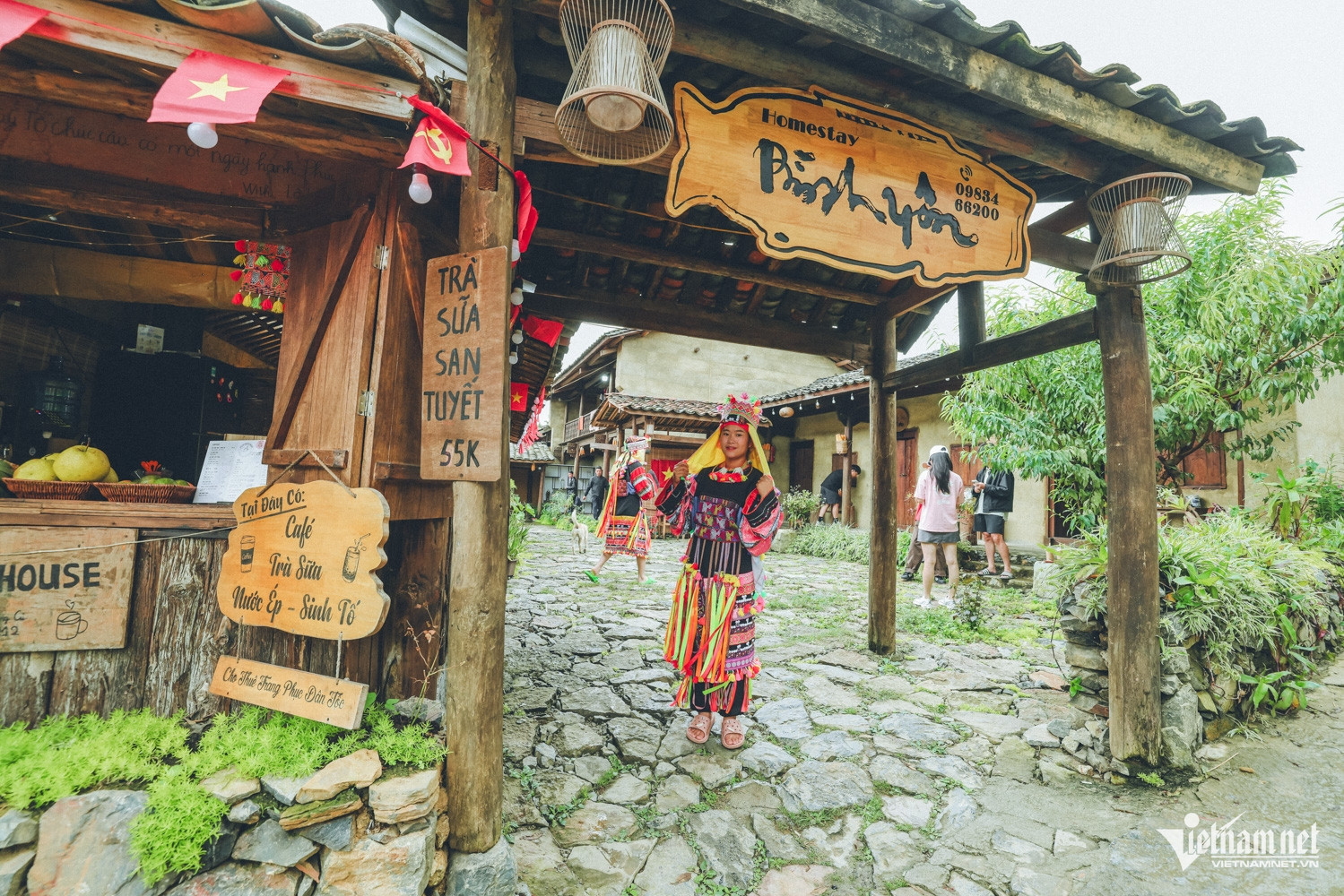 Nhà trình tường cổ kính ở Lô Lô Chải