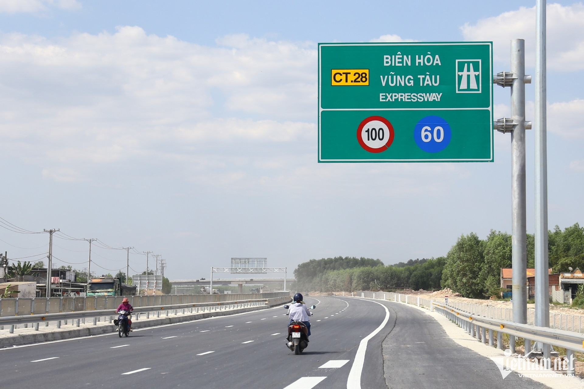 Bản tin sáng 11/2: Xe tự ý vào cao tốc Biên Hòa – Vũng Tàu dù chưa khai thác