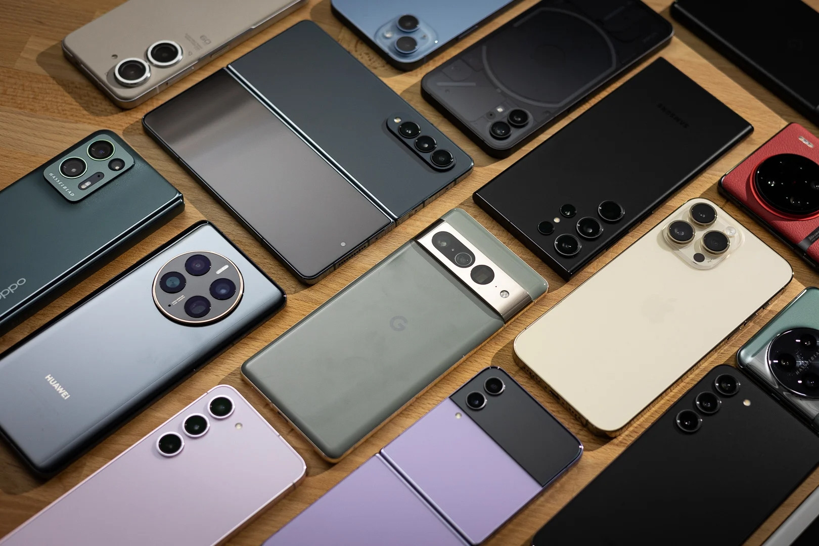 2026: Smartphone cao cấp ‘đời cũ’ lên ngôi?