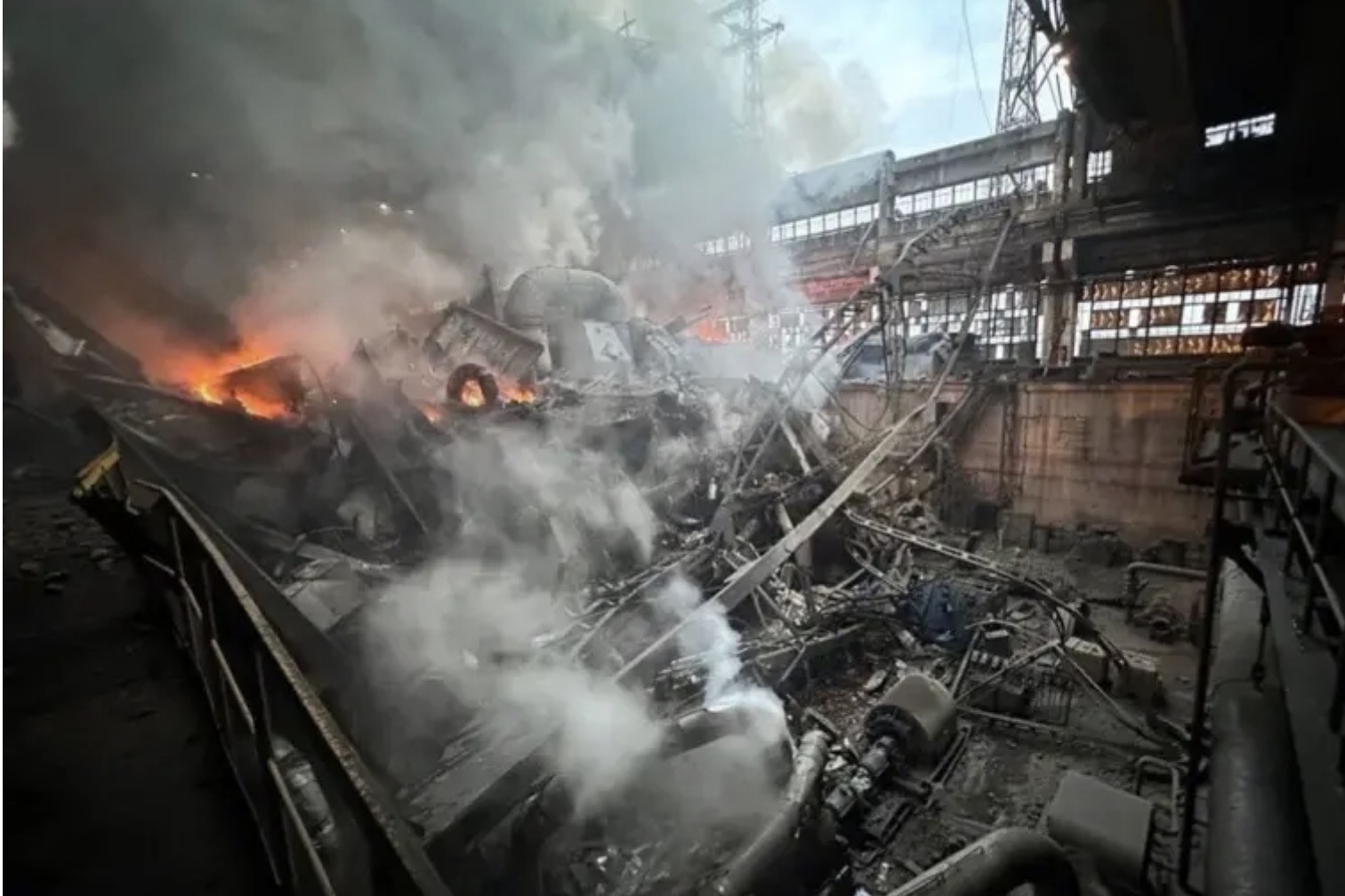 Bị tấn công dữ dội, Ukraine chuyển trạm biến áp xuống dưới lòng đất