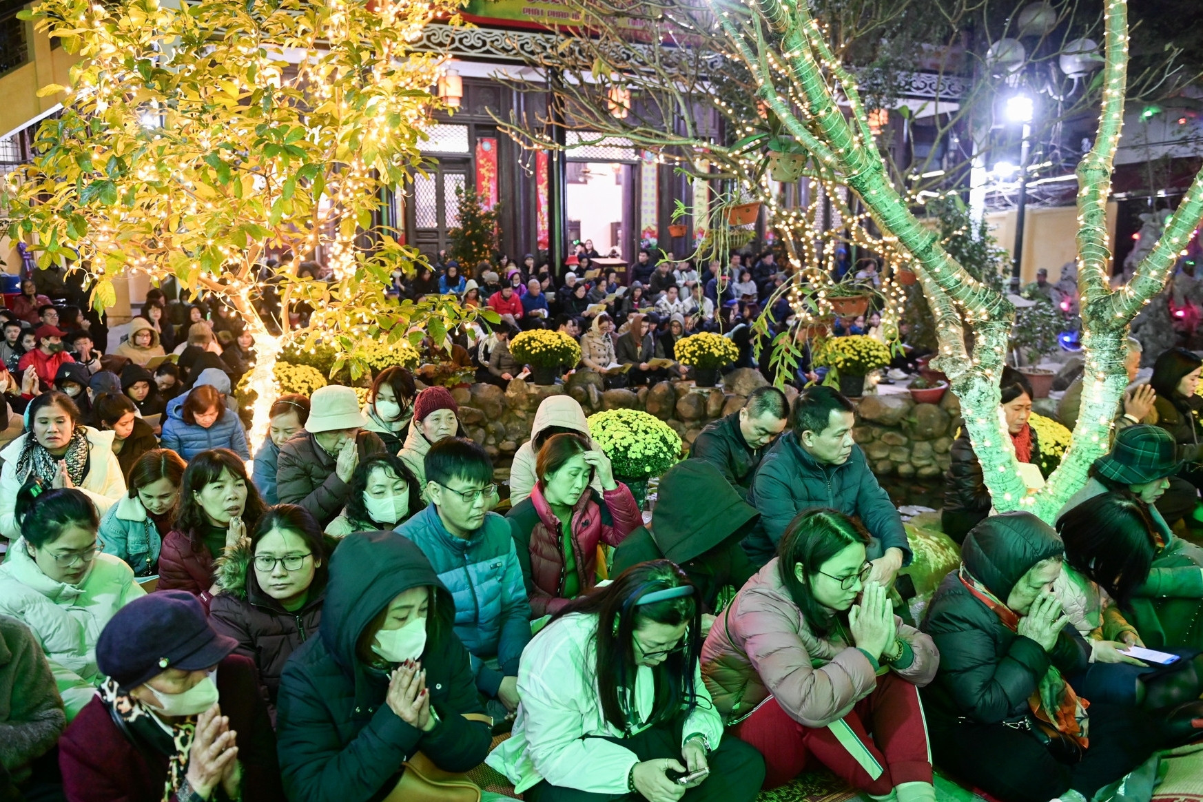 Cách chuẩn bị mâm cúng ở chùa đêm giao thừa tết Bính Ngọ 2026