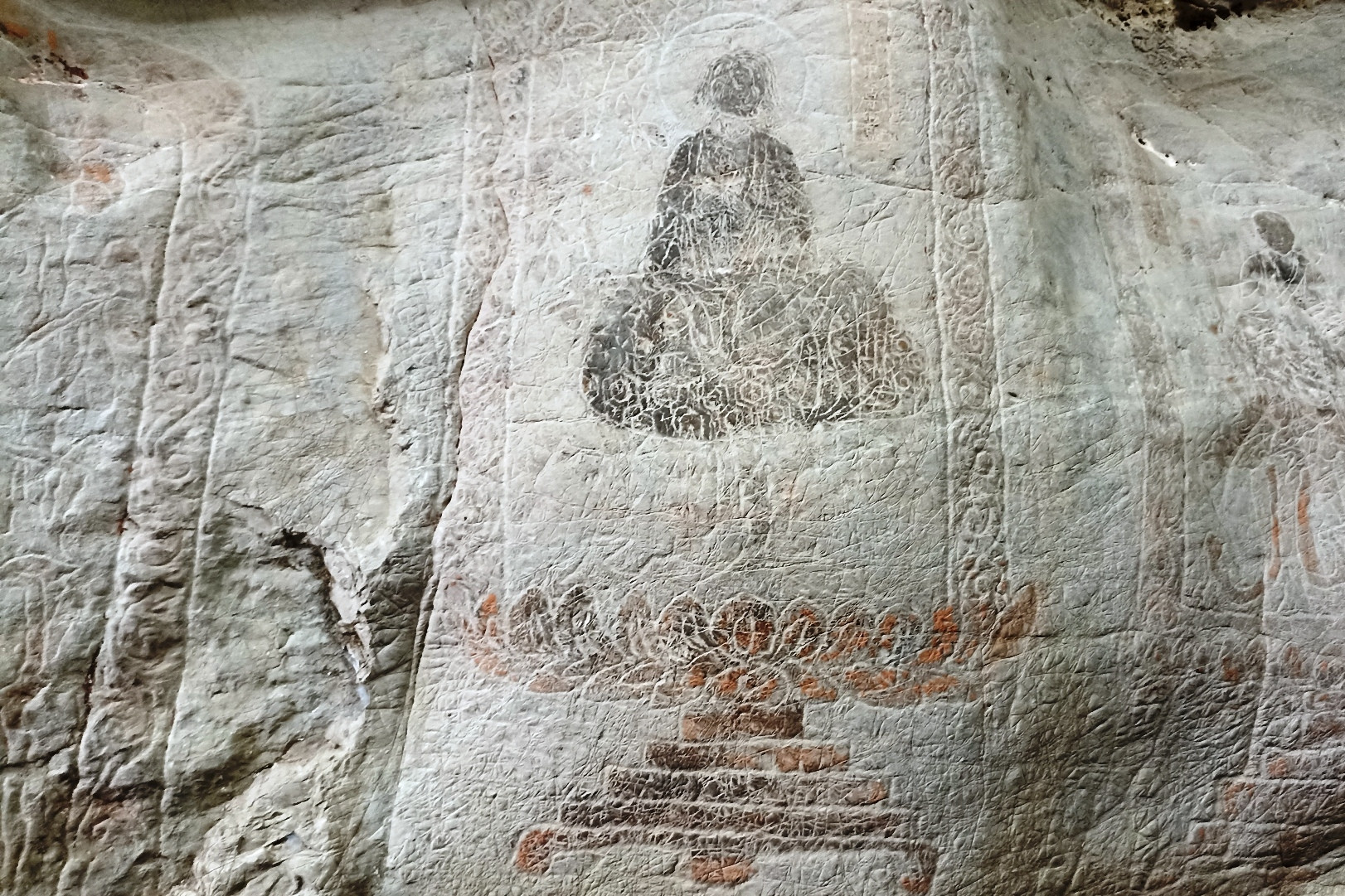 Chiêm ngưỡng 18 tranh khắc ma nhai La Hán trên vách động duy nhất ở Việt Nam