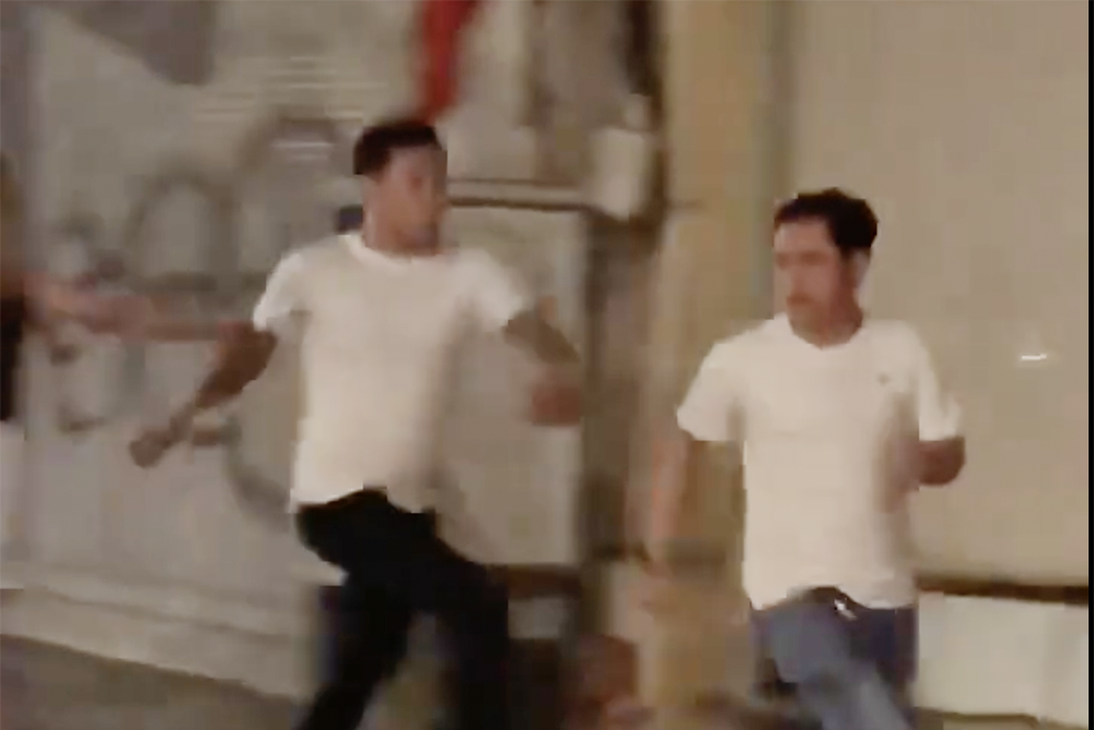 Điều tra nhóm người đi xe Bently đuổi đánh tài xế ô tô 7 chỗ