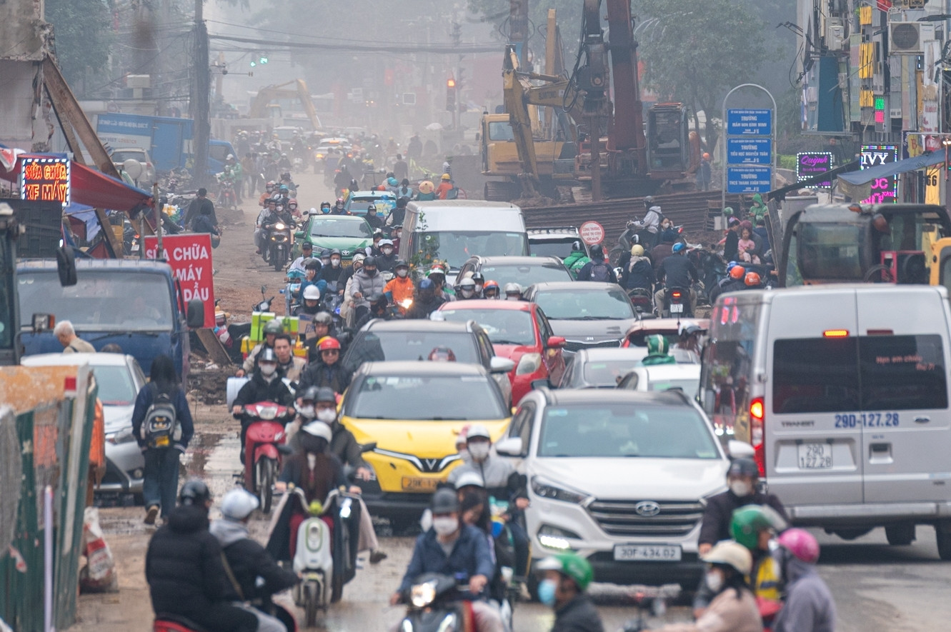 Đường mở rộng vốn gần 400 tỷ ở Hà Nội ngổn ngang ngày cận Tết