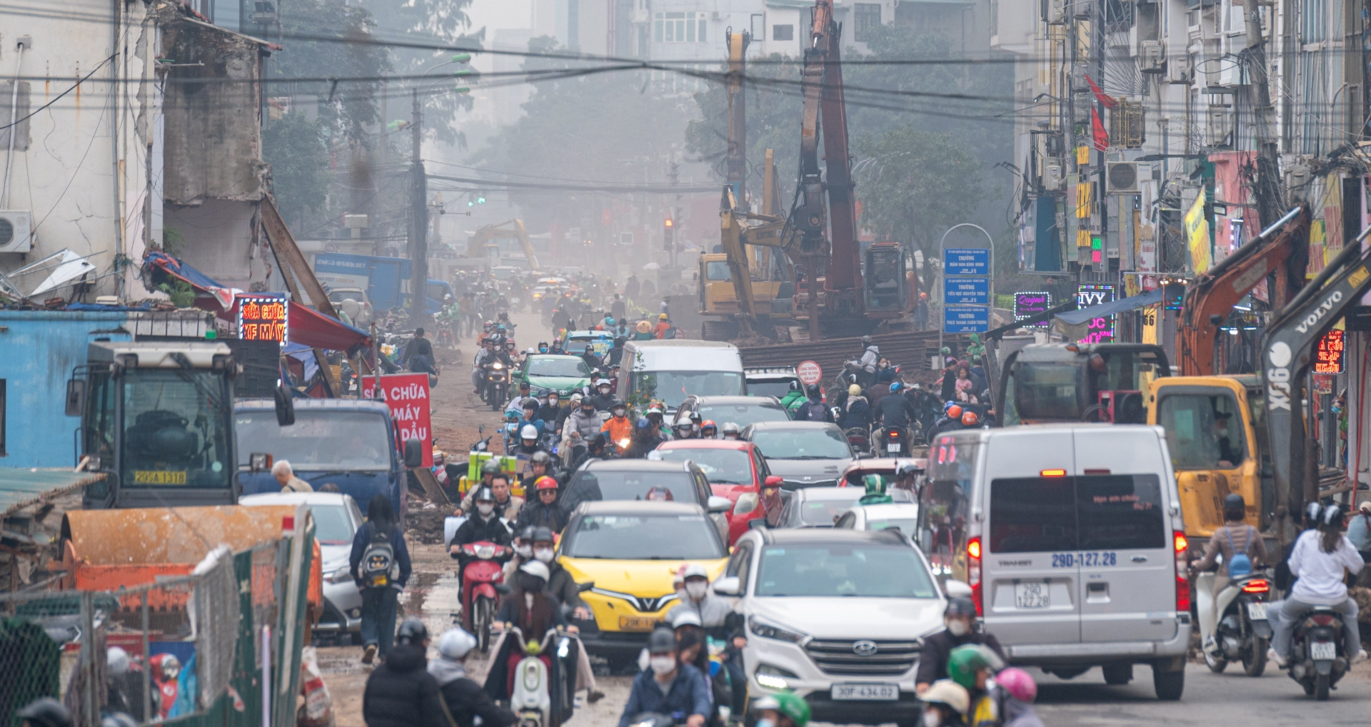 Đường mở rộng vốn gần 400 tỷ ở Hà Nội ngổn ngang ngày cận Tết