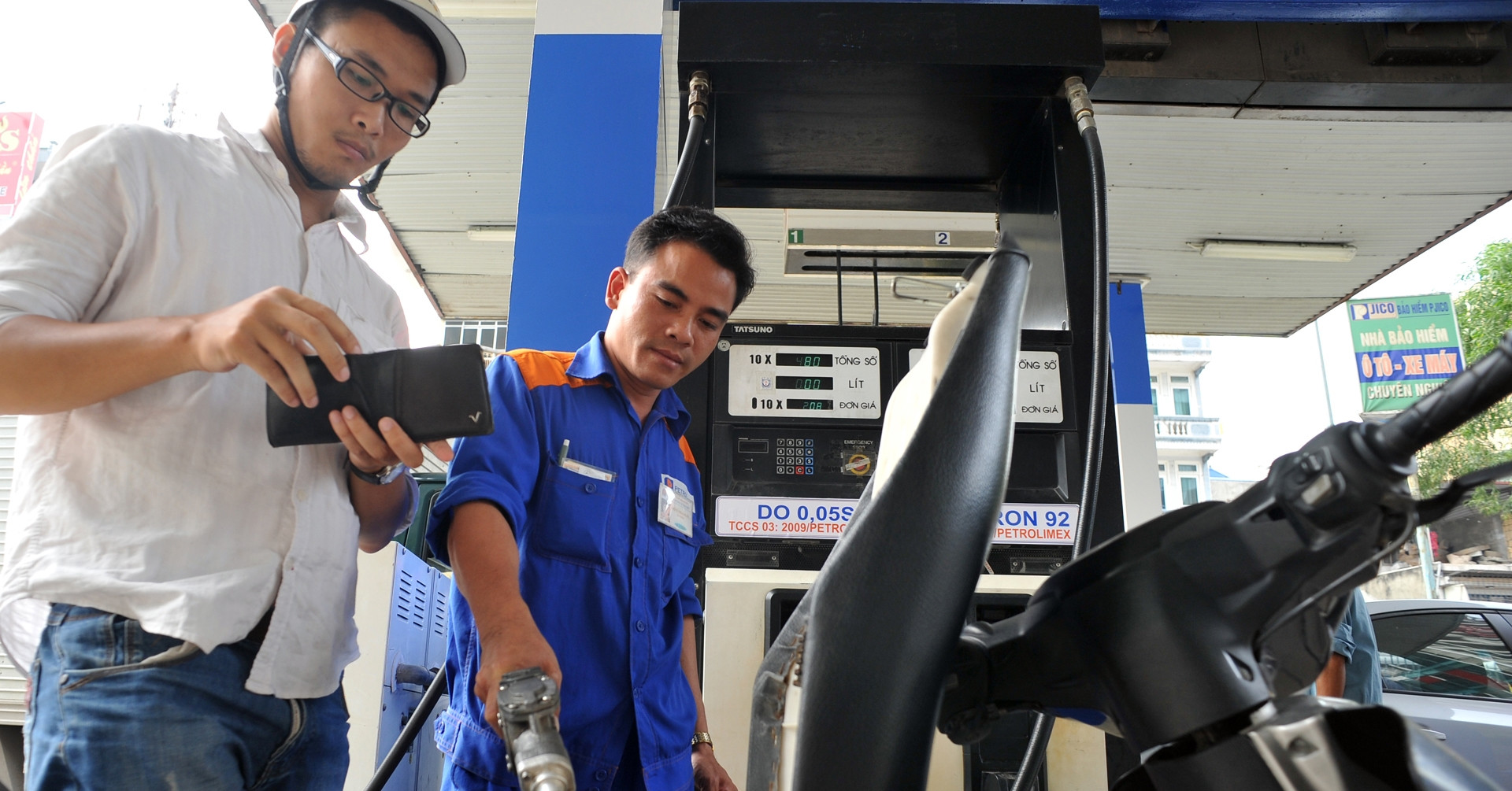 Giá xăng ngày mai có khả năng tăng lần thứ 3 liên tiếp