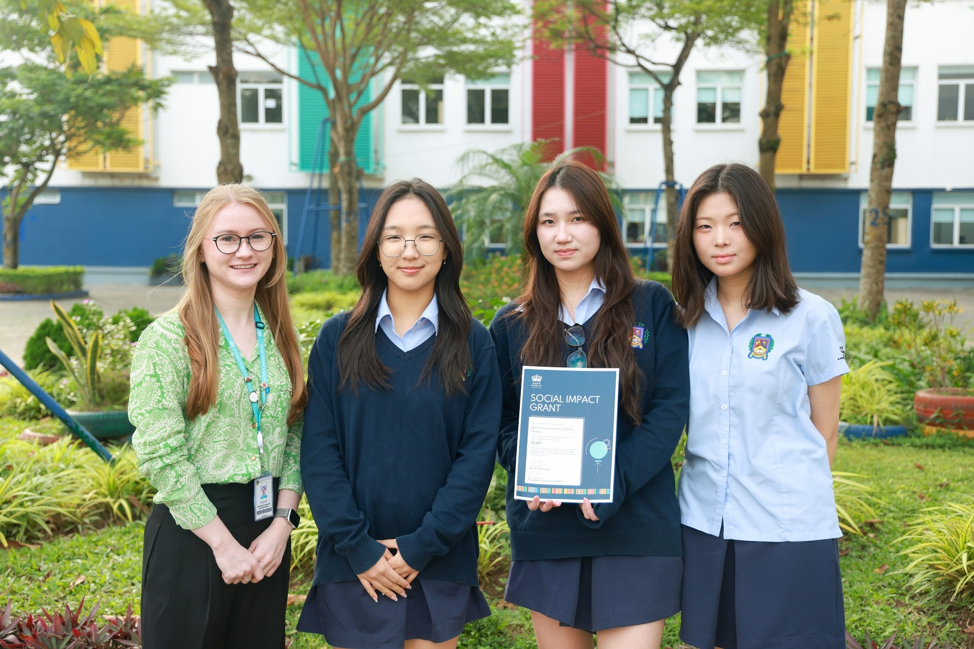 Học sinh BIS Hà Nội nhận hơn 14.000 USD tài trợ cho 2 dự án cộng đồng