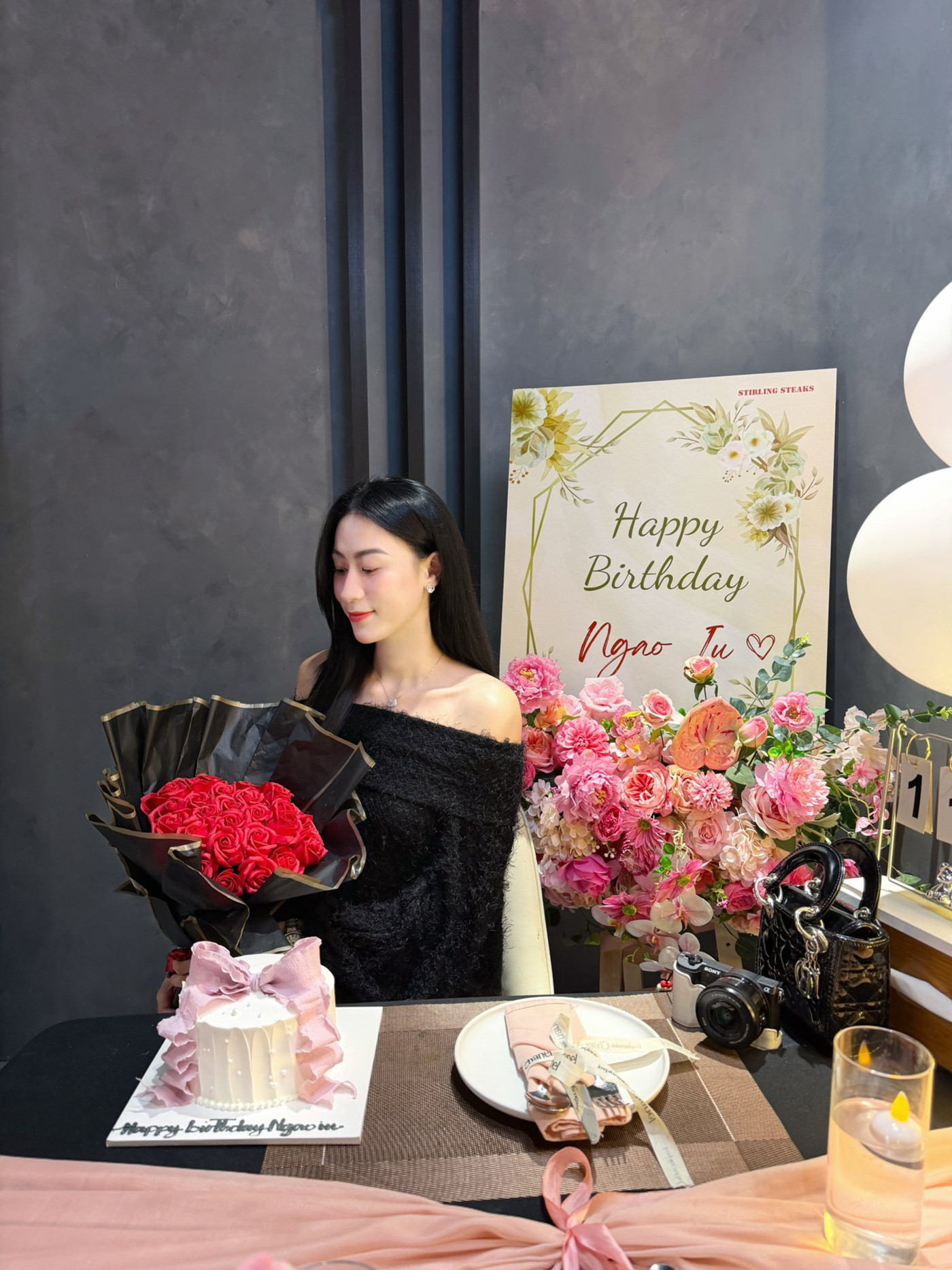 Hoa khôi bóng chuyền Kiều Trinh đón sinh nhật bên người thương kieu trinh 1.jpg