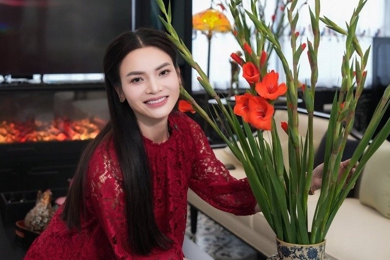 Ngắm nhà NSND Phạm Phương Thảo và Sao Việt đón Tết tràn sắc xuân