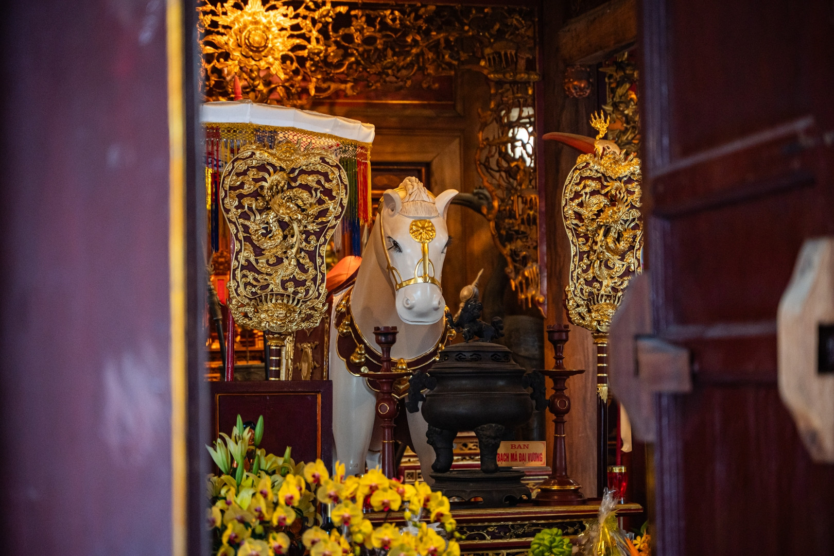 Ngôi đền nghìn năm tuổi thờ 'ngựa thần', nổi tiếng linh thiêng ở Hà Nội