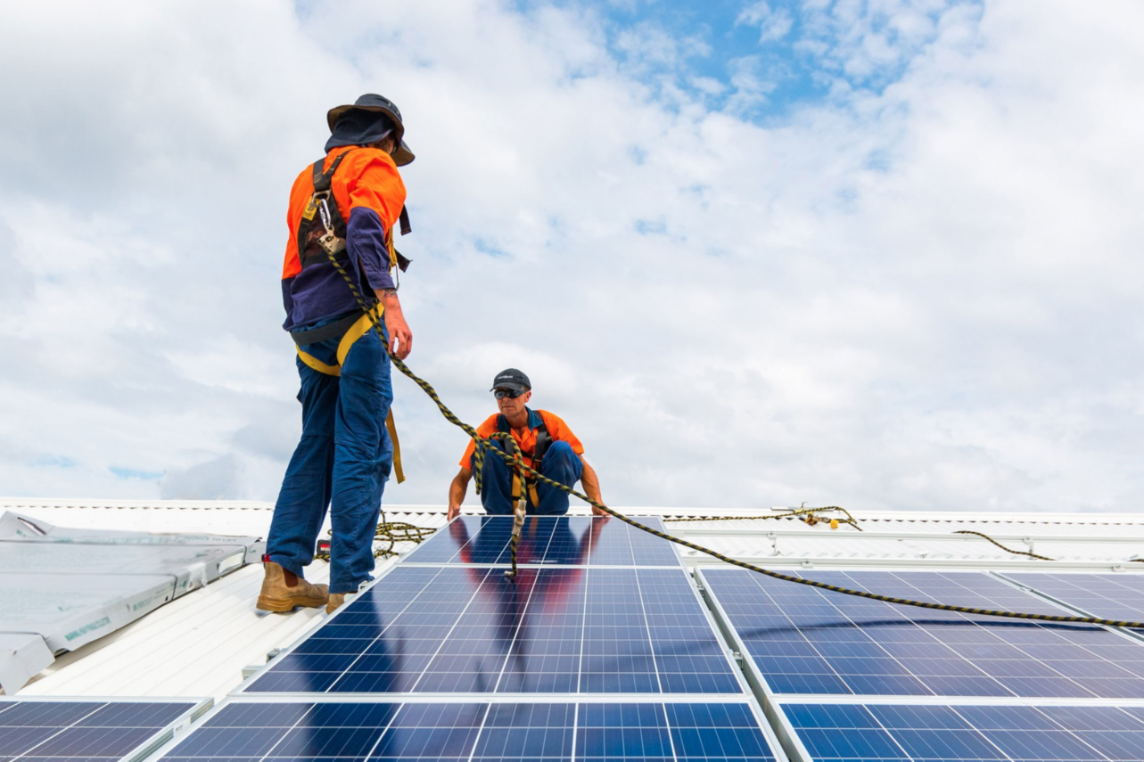 Nhà máy điện lớn nhất nằm trên mái nhà của hơn 4,3 triệu hộ gia đình