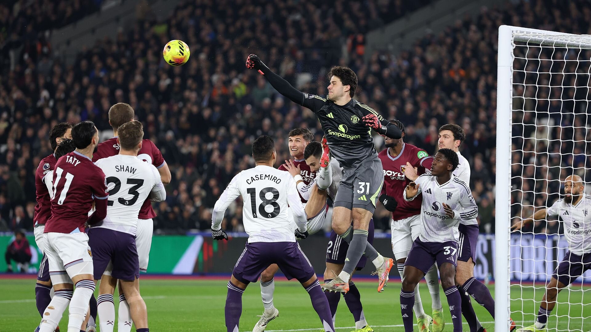 resources_premierleague_pulselive_com 2026 02 10T212413Z_706054272_UP1EM2A1NGBZF_RTRMADP_3_SOCCER ENGLAND WHU MUN.jpg