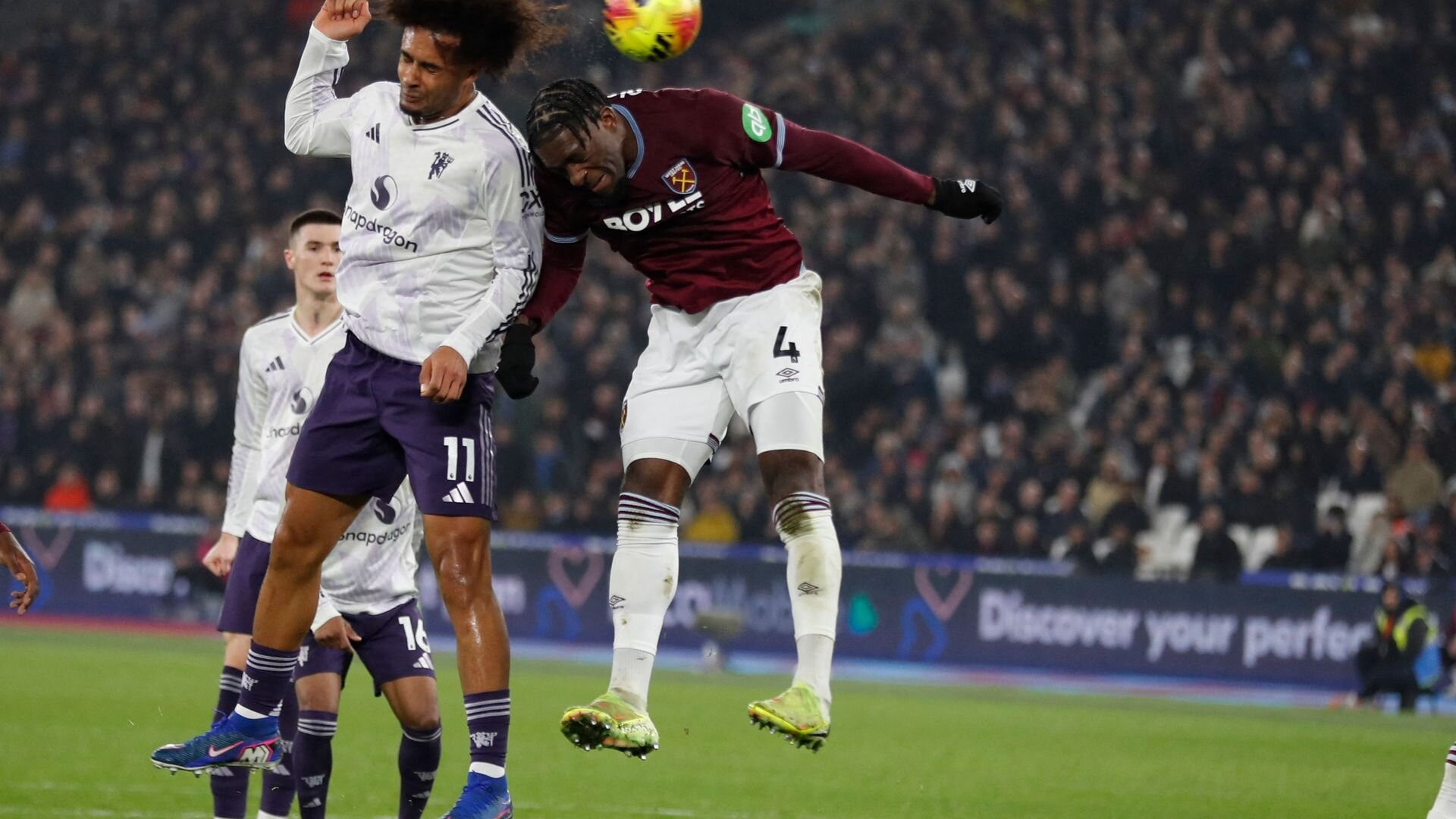 resources_premierleague_pulselive_com 2026 02 10T215741Z_143540434_UP1EM2A1P036D_RTRMADP_3_SOCCER ENGLAND WHU MUN (1).jpg