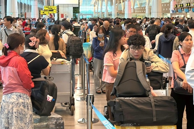 Sân bay Tân Sơn Nhất 'căng sức' phục vụ hơn 160.000 lượt khách ngày 24 tháng Chạp