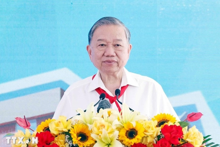 Tổng Bí thư: Bồi đắp nguồn nhân lực tại chỗ, từng bước nâng cao dân trí