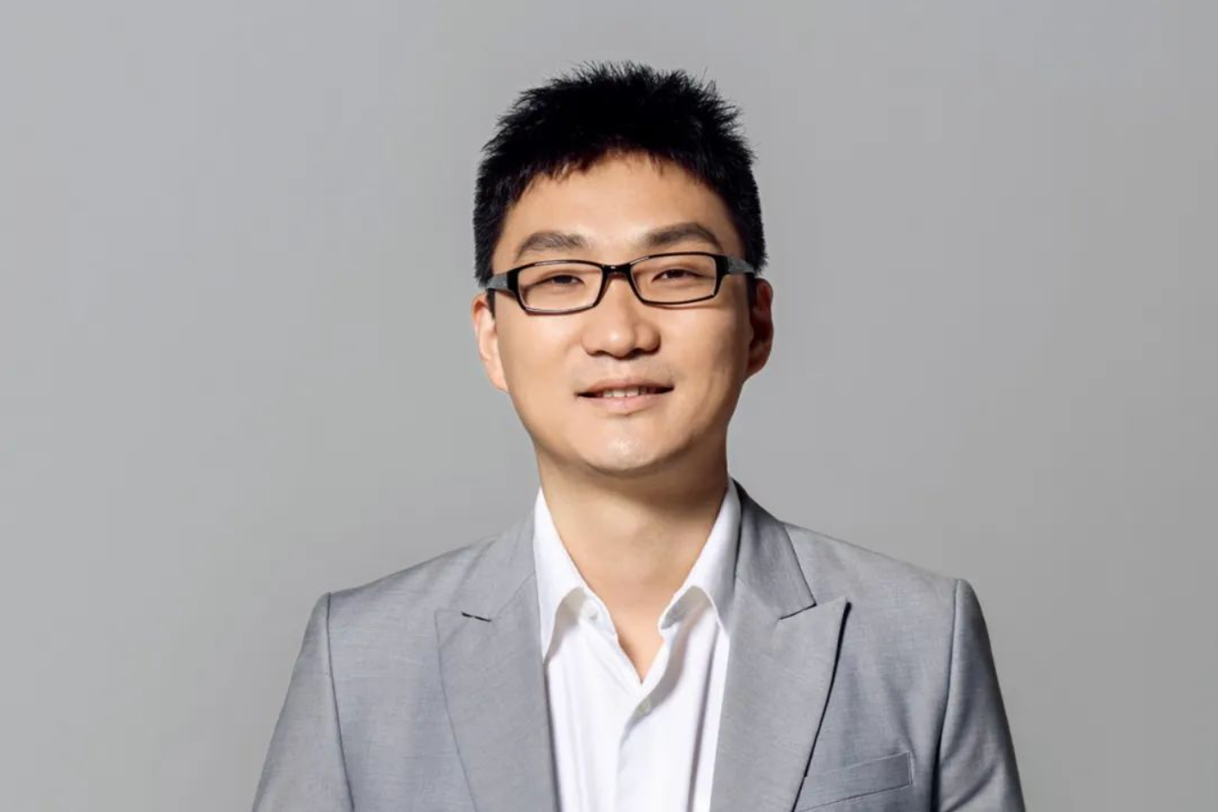 Từ bỏ ‘ngai vàng’ tỷ phú, hiến tặng hàng triệu tỷ đồng và rút lui ở tuổi 41