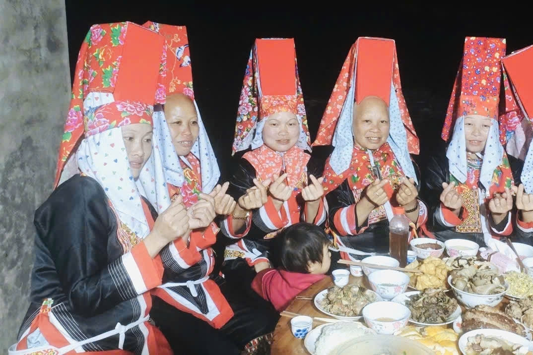 Vì sao người Dao đón Tết sớm giữa mùa đông?