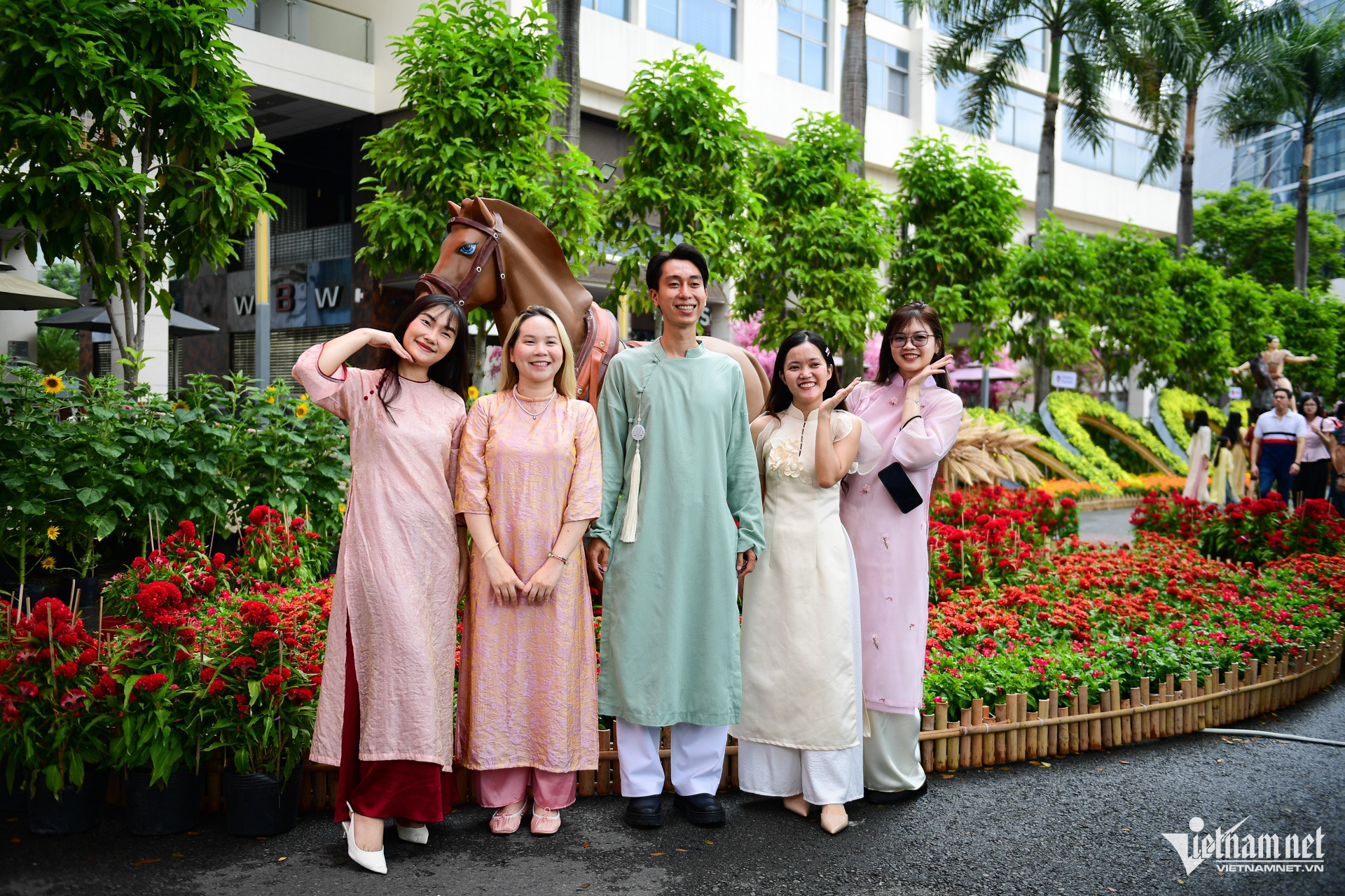 W-hoa tết Phú Mỹ Hưng 3.jpg