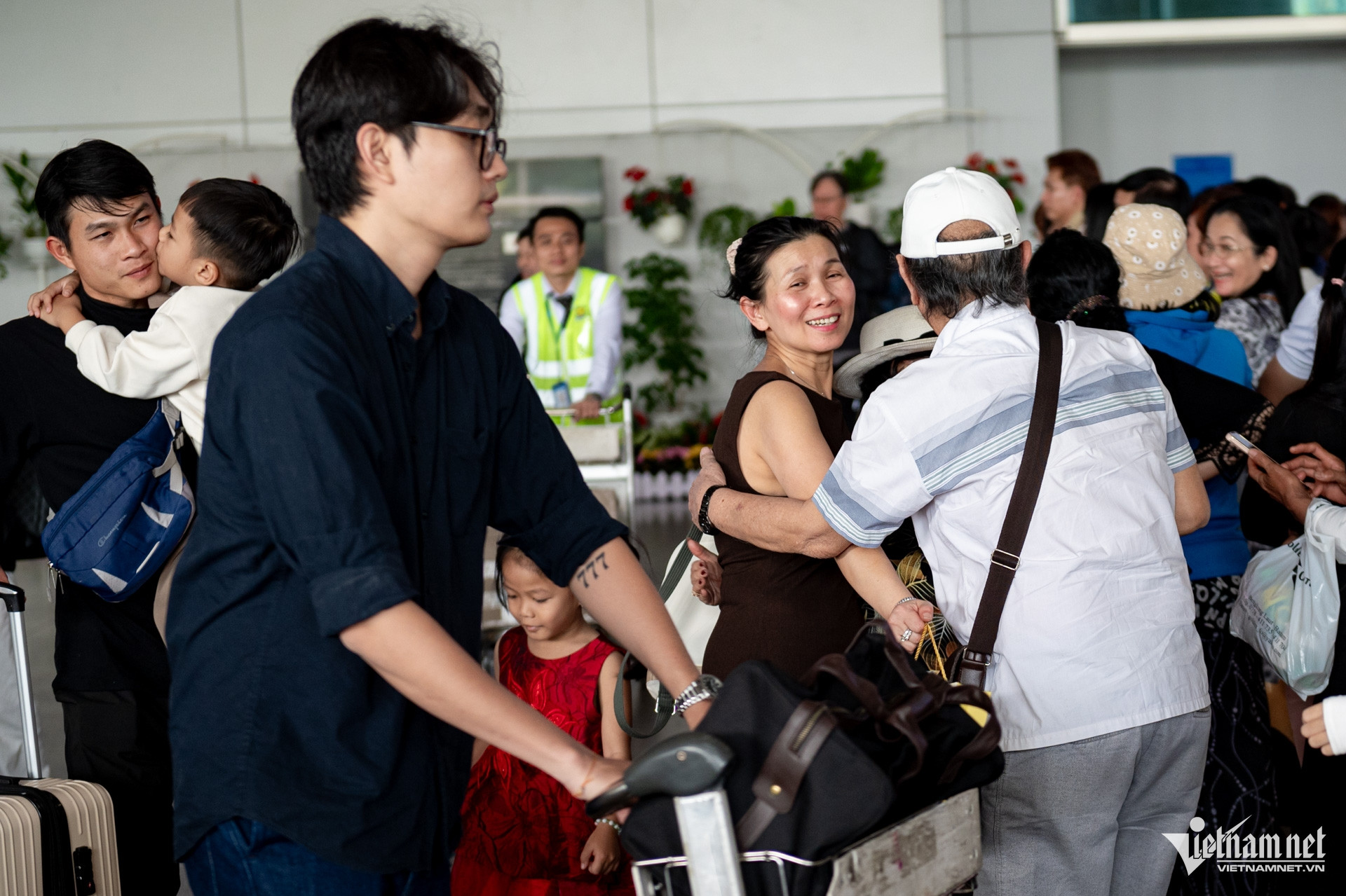 W-sân bay Tân Sơn Nhất Nguyễn Huế 6.jpg