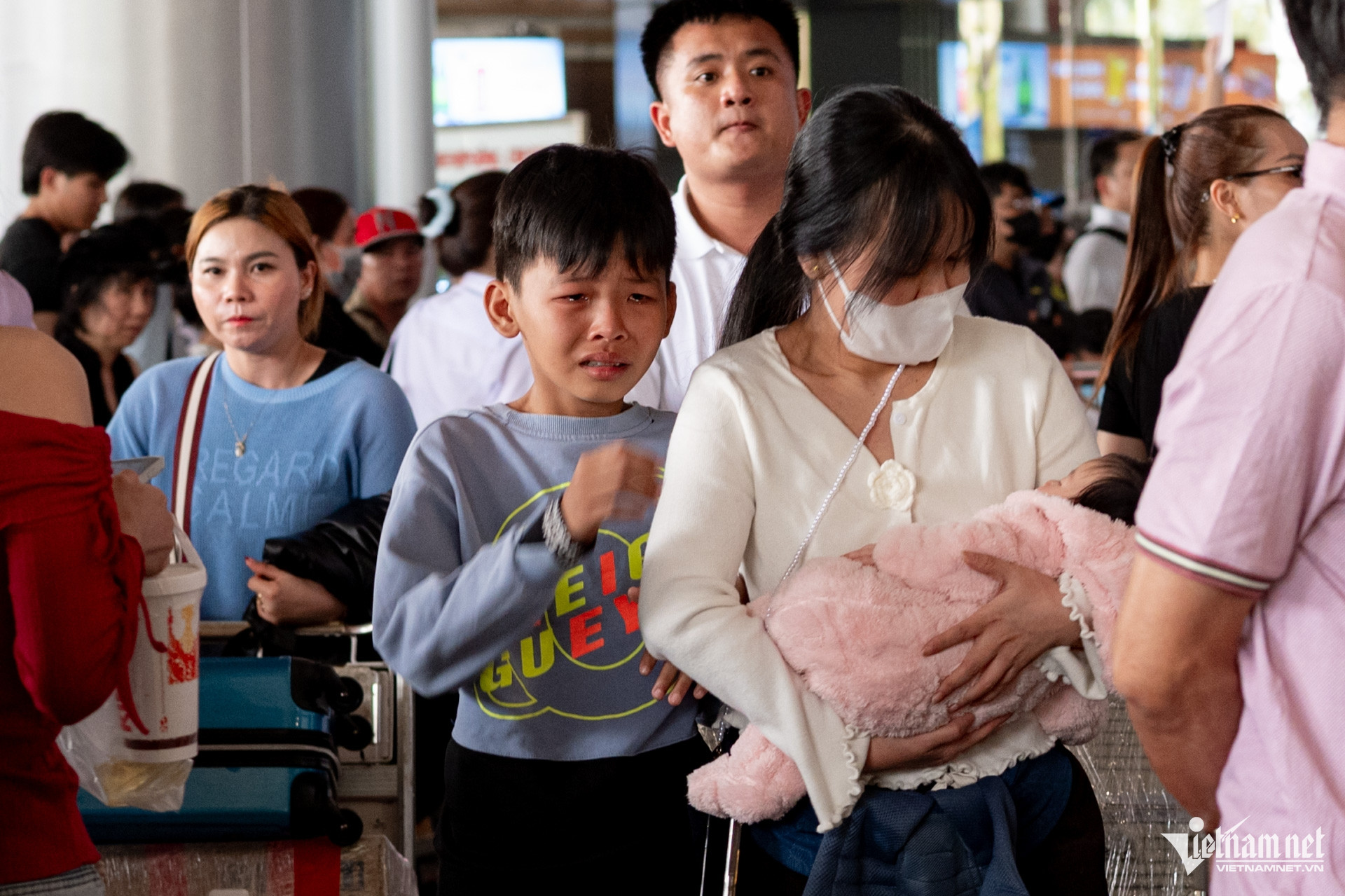 W-sân bay Tân Sơn Nhất Nguyễn Huế 7.jpg