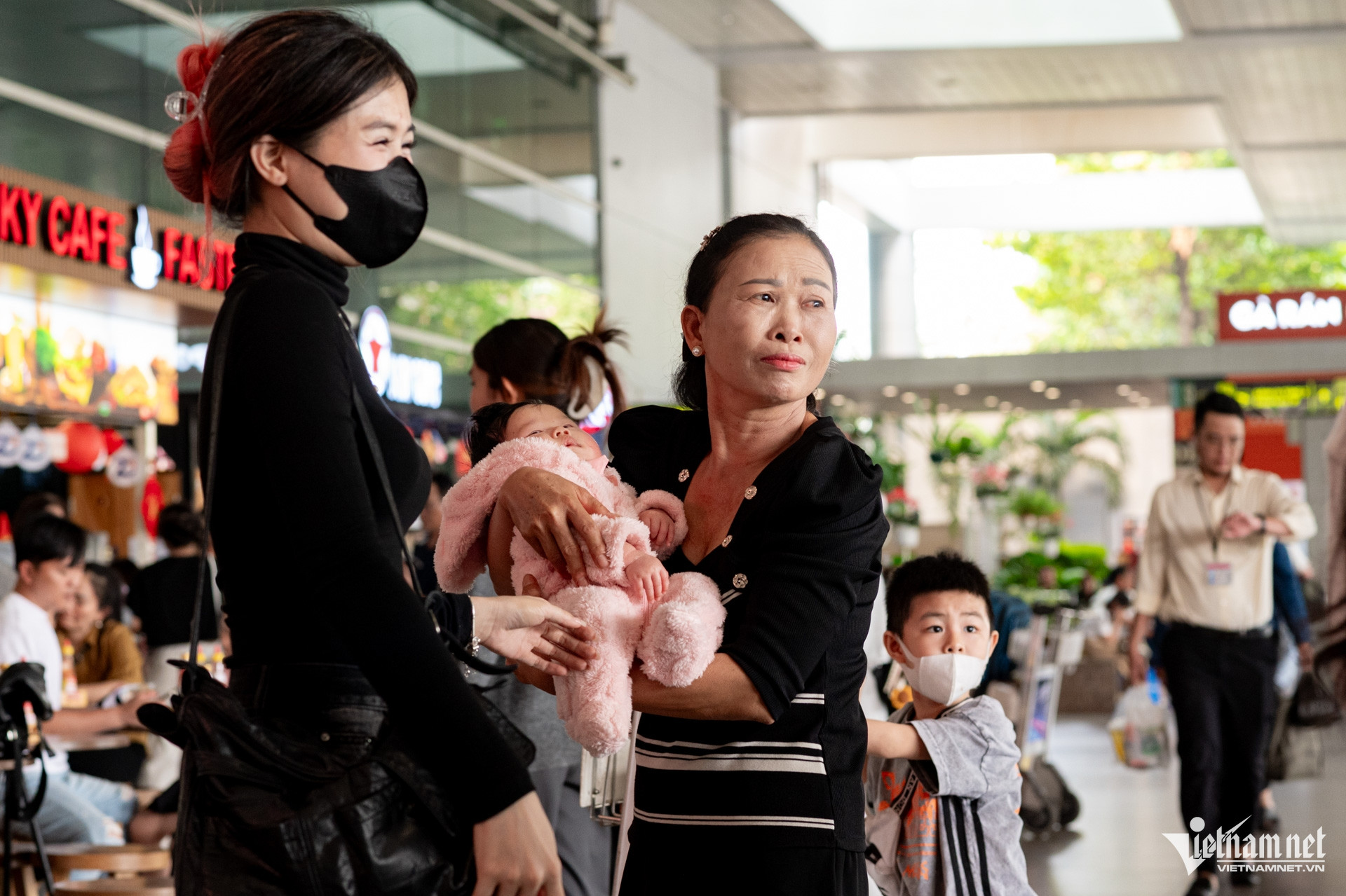 W-sân bay Tân Sơn Nhất Nguyễn Huế 8.jpg