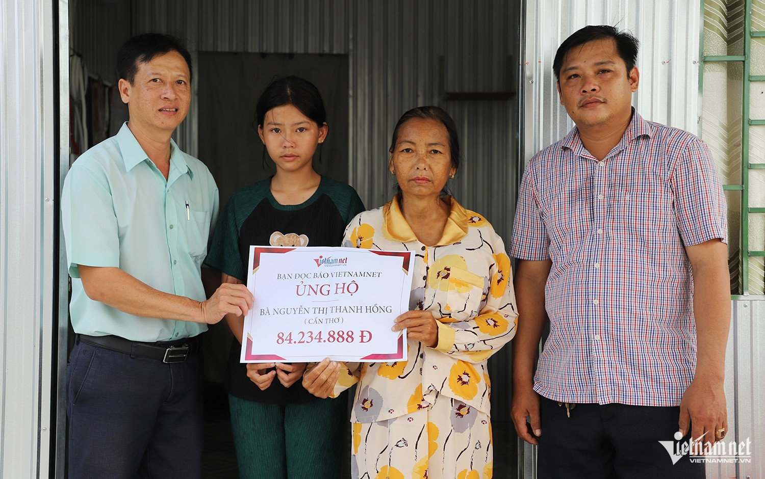 W-trao tiền .JPG.jpg