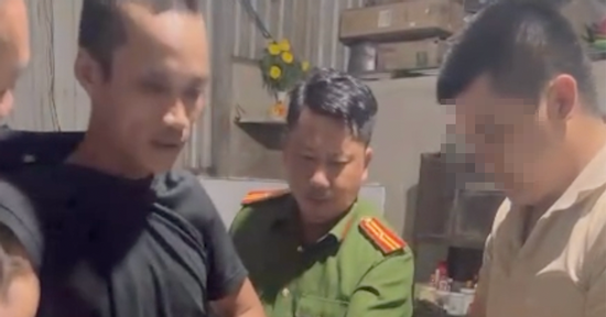 Bản tin chiều 12/2: Bắt kẻ cướp giật tiệm vàng ở TPHCM sau 5 giờ gây án