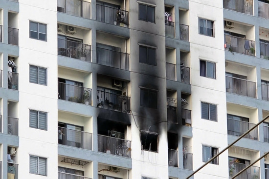 Bản tin cuối ngày 12/2: Cháy chung cư ở phường Nam Nha Trang, 2 người tử vong