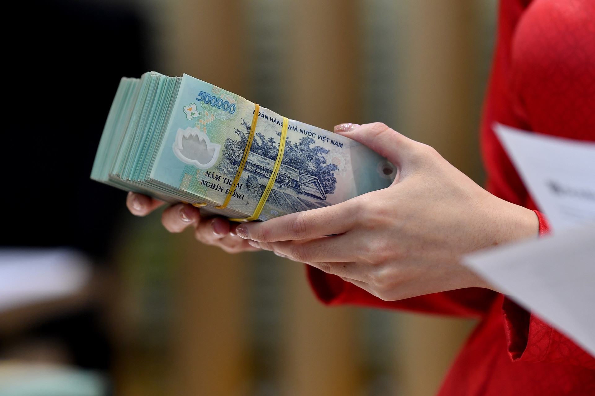 Lãi suất ngân hàng hôm nay 12/2/2026: Lãi suất huy động tăng mạnh kỳ hạn ngắn