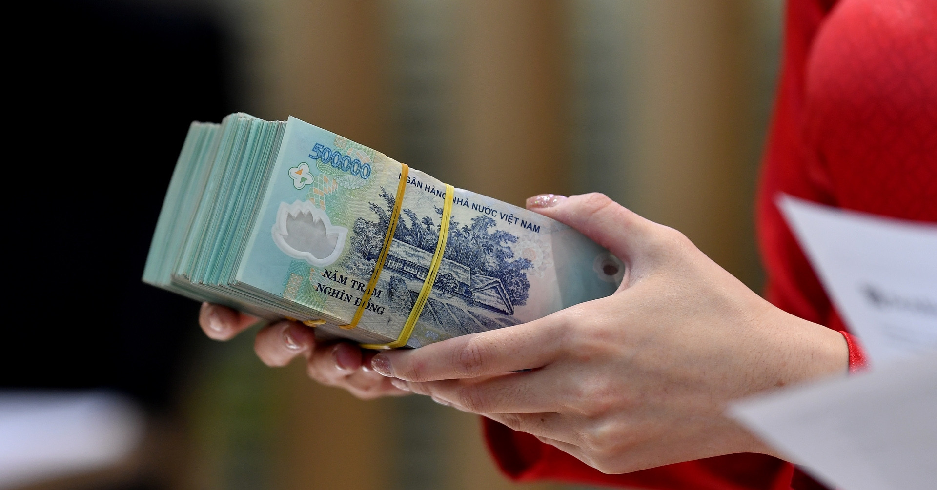 Lãi suất ngân hàng hôm nay 12/2/2026: Lãi suất huy động tăng mạnh kỳ hạn ngắn