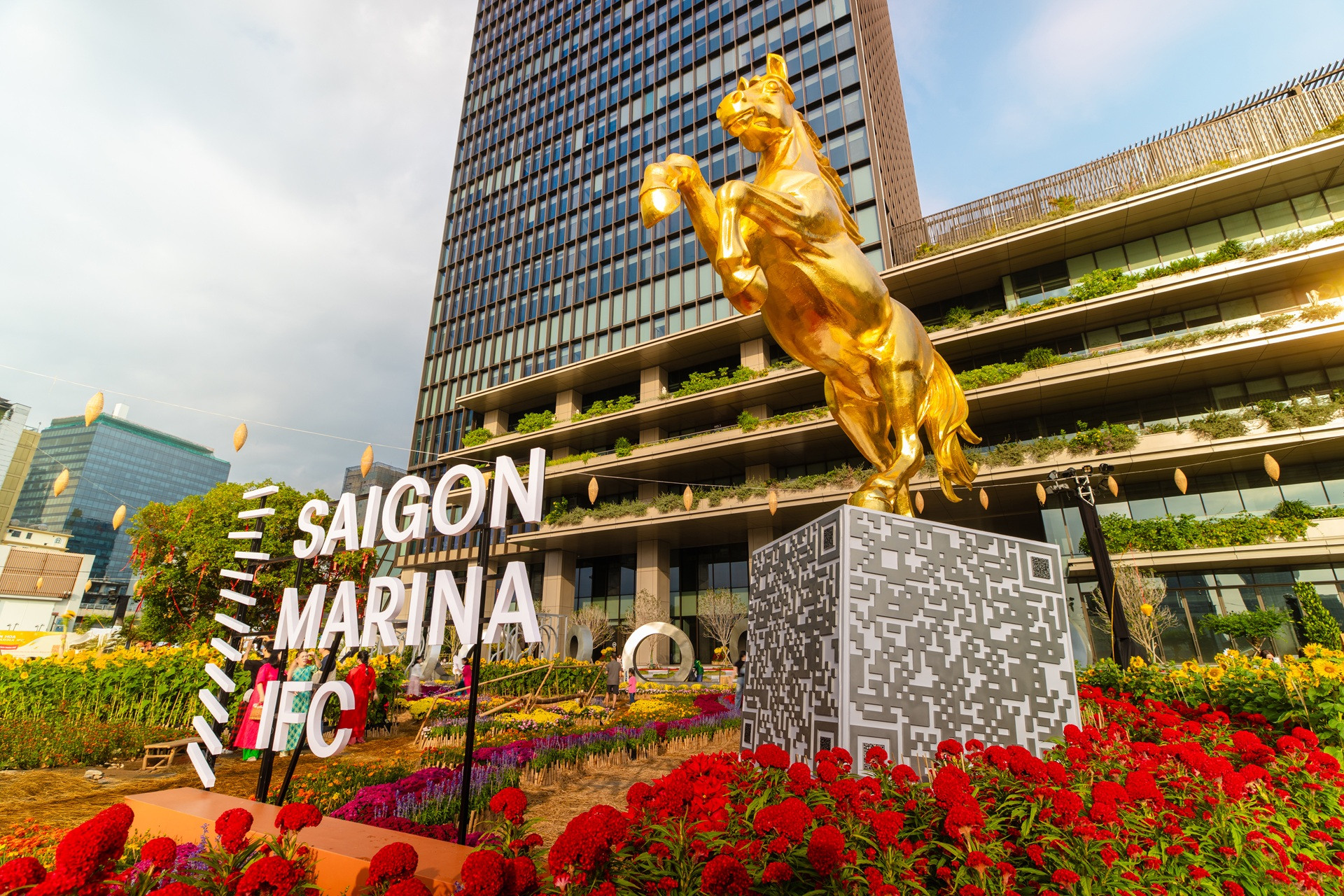 Công viên hoa Saigon Marina IFC rực rỡ sắc xuân