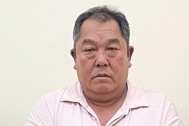 Bắt giám đốc doanh nghiệp đổ trái phép 1.100 tấn tro xỉ