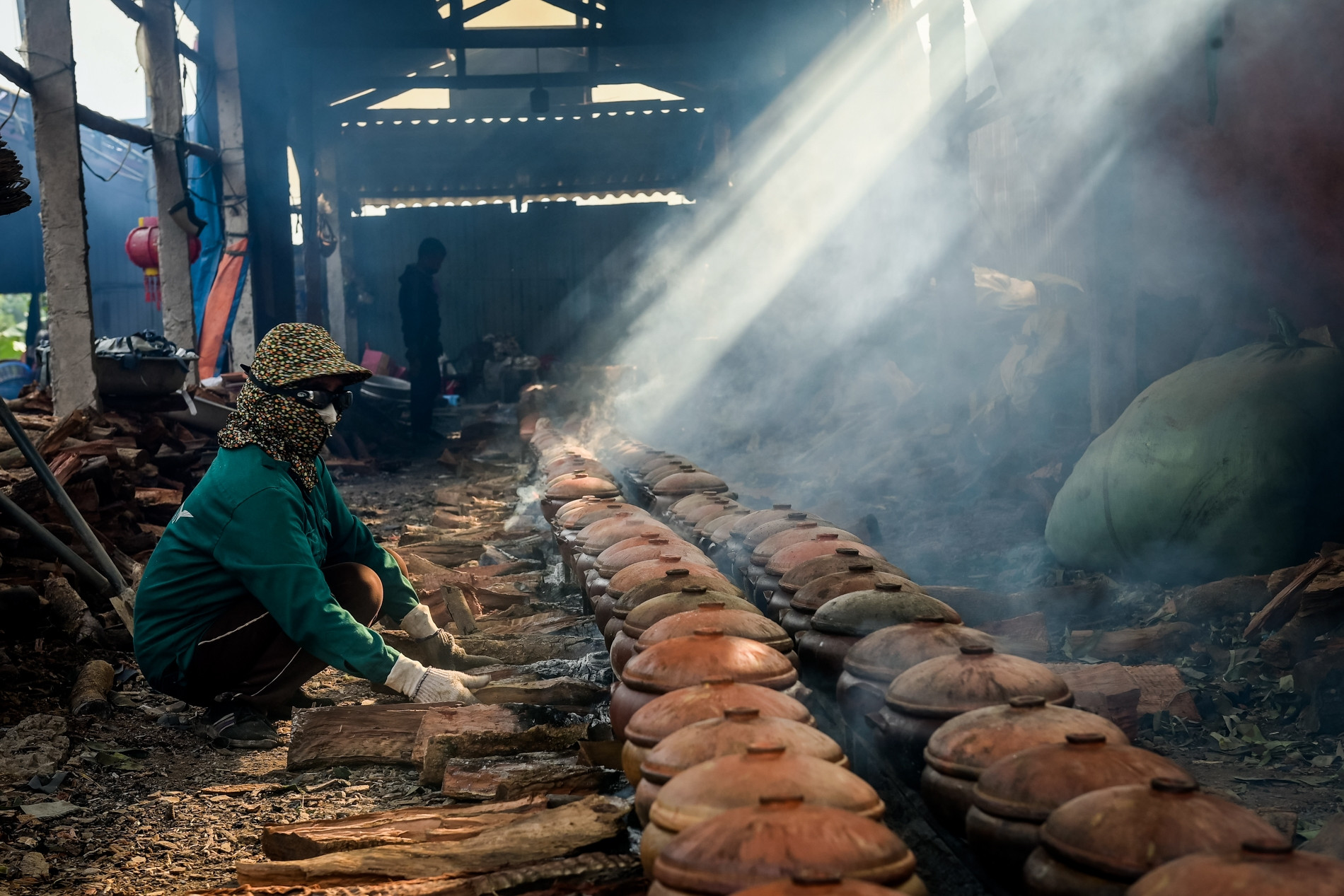 Cá kho làng Vũ Đại tiền triệu hút khách, cao điểm tháng Tết kho hàng nghìn niêu
