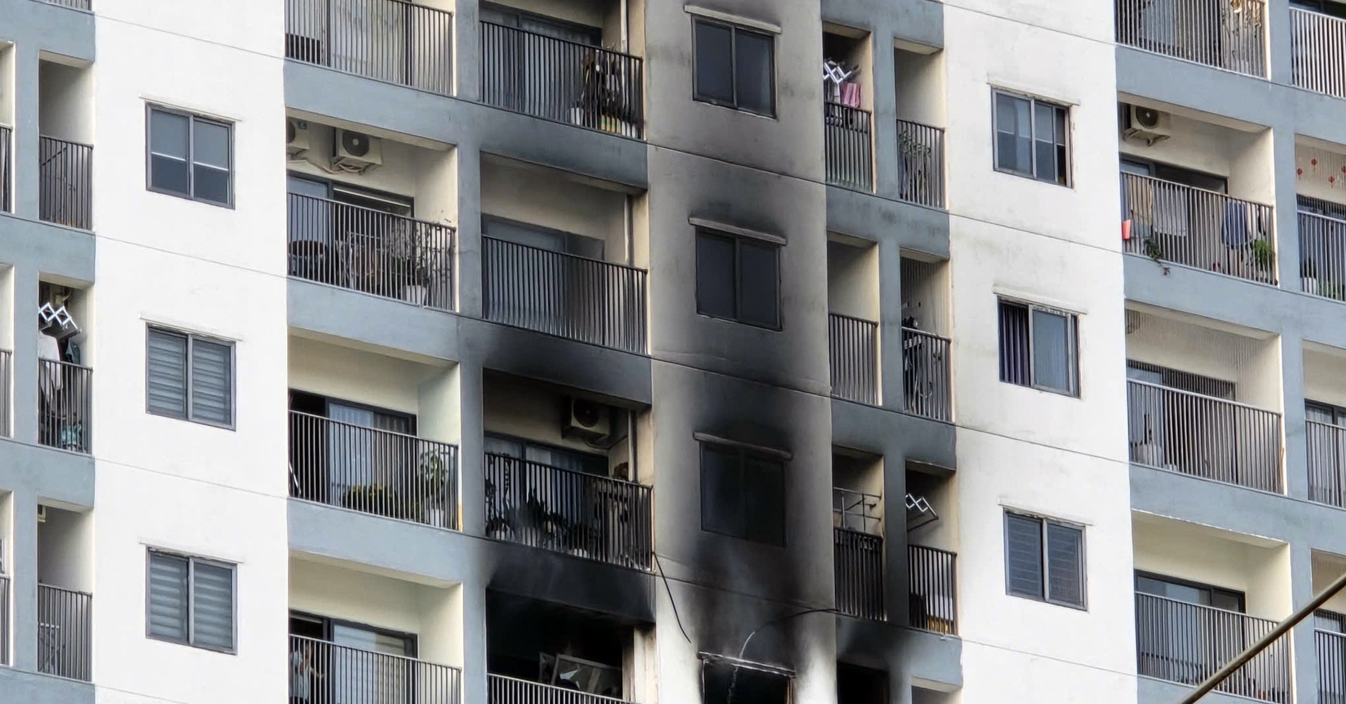 Cháy chung cư ở phường Nam Nha Trang, 2 người tử vong