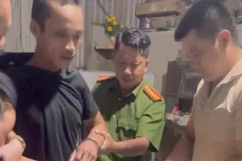 Bắt kẻ cướp giật tiệm vàng ở TPHCM sau 5 giờ gây án