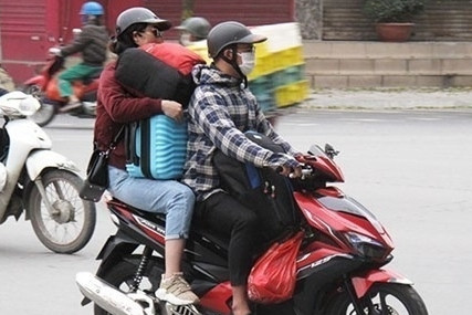 Đi xe máy về quê ăn Tết: Cần chuẩn bị gì để hành trình được suôn sẻ, an toàn?