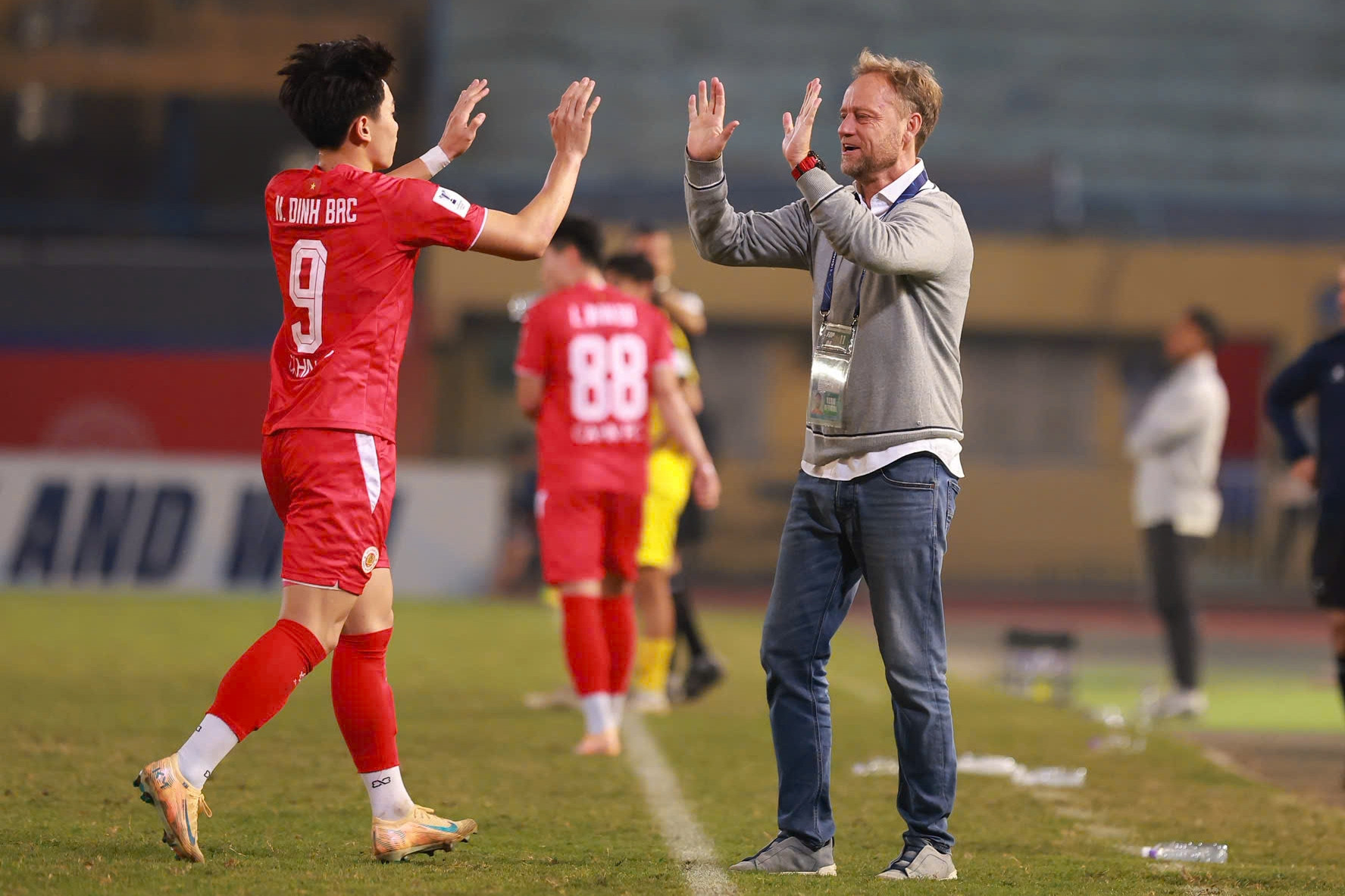 Đình Bắc và thông điệp quan trọng từ HLV Mano Polking