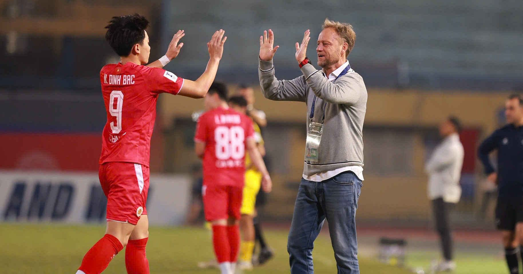 Đình Bắc và thông điệp quan trọng từ HLV Mano Polking