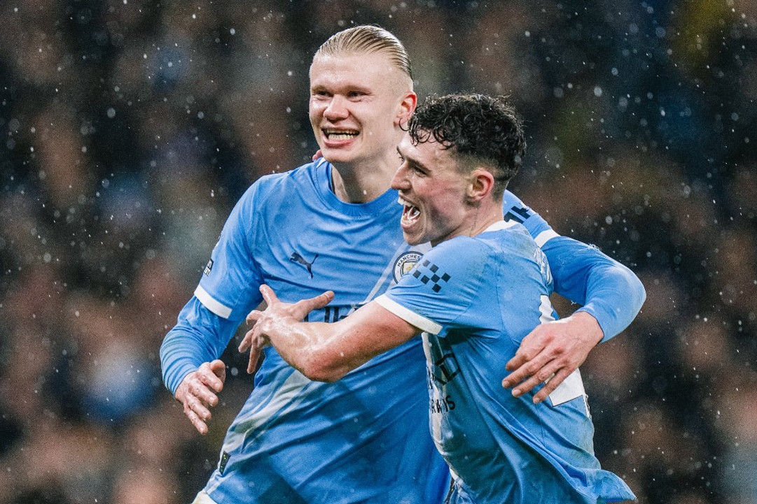 Haaland lập đại công, Man City đuổi sát Arsenal