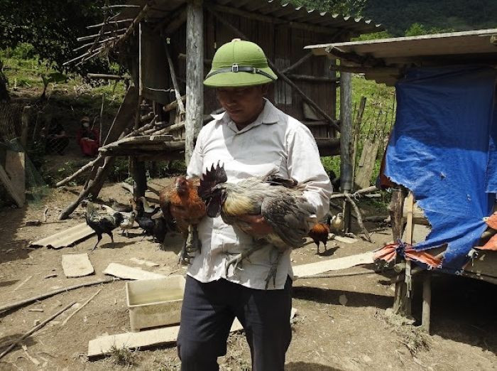 Lão nông Vừ Tồng Pó ở bản Mường Lống 1.jpg