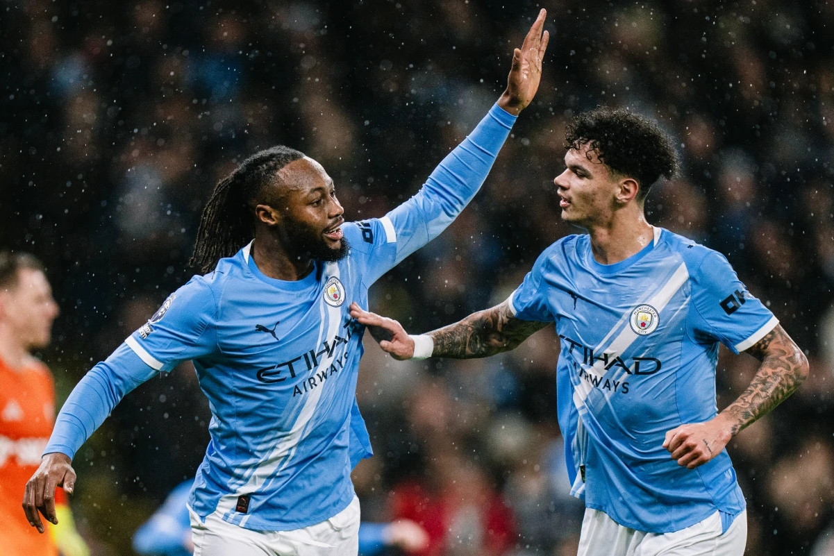Man City thắng dễ Fulham: Pep Guardiola thách thức Arteta