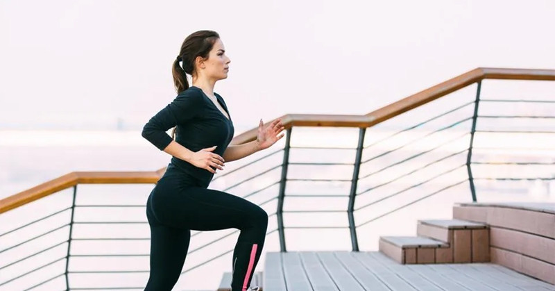 Người phụ nữ trẻ hối hận vì liên tục leo cầu thang để giảm cân